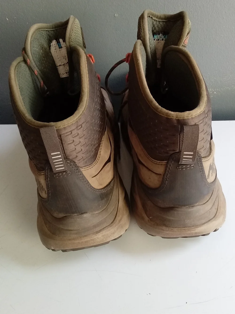 Hoka One One Kaha GORE-TEX Waterproof Hiking Boots Mens Brown Tan Orange Vibram